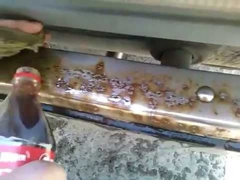 coca cola digunakan membersihkan karat